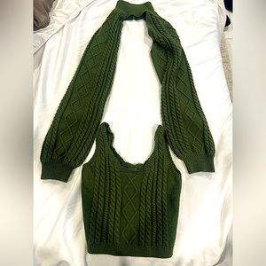 Crop top with turtle neck sleeves, two piece set!